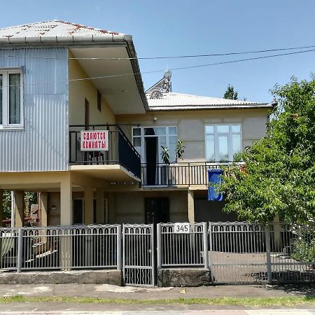 Guest House Of Givi Kobuleti Εξωτερικό φωτογραφία